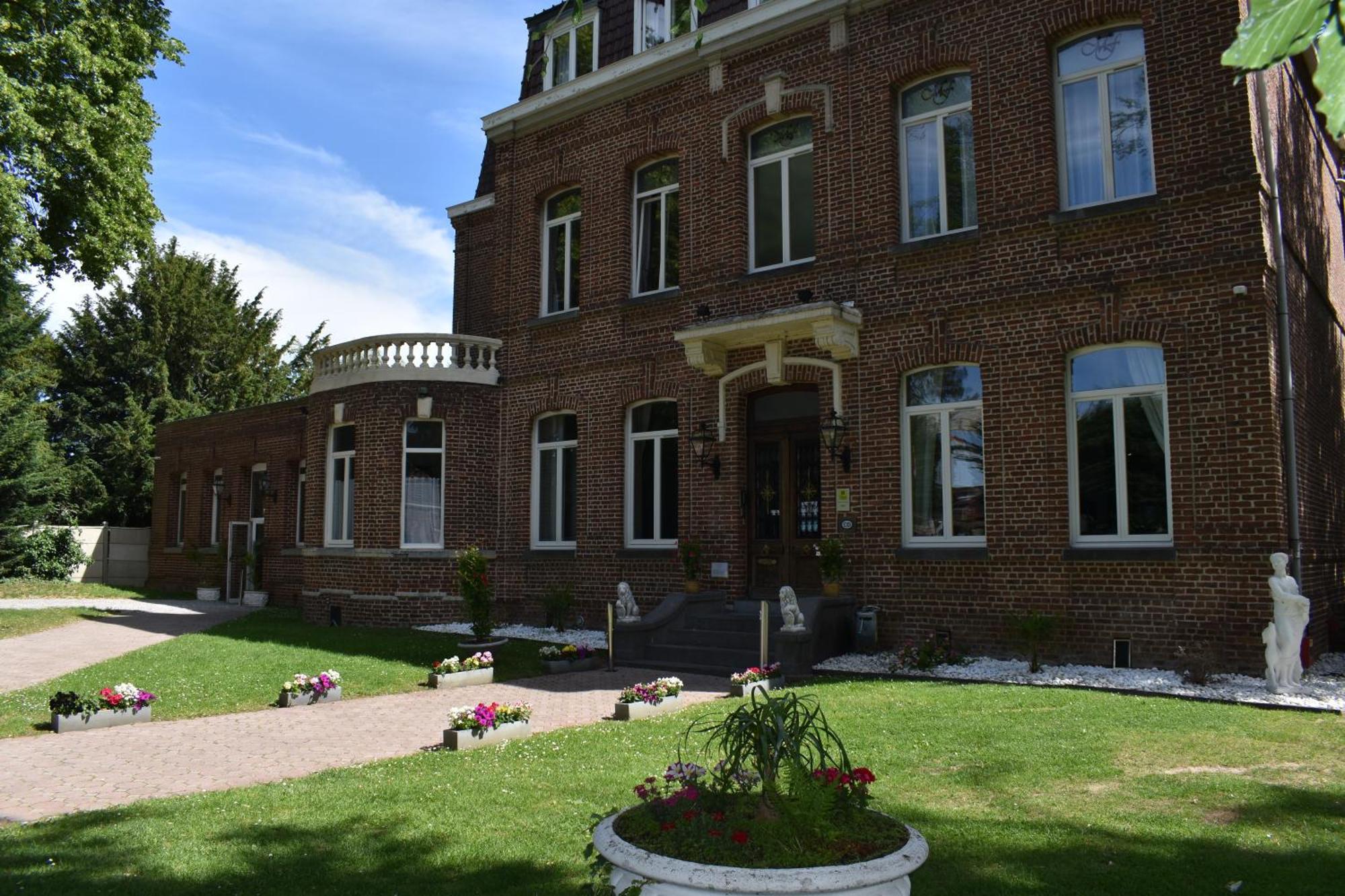 Hotel Logis Manoir de Fourcy à Corbehem Extérieur photo